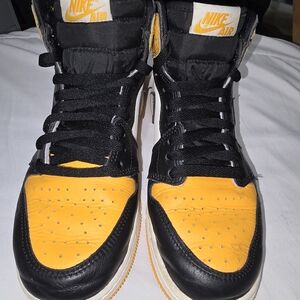 Nike Jordan Retro 1 High OG Taxi Sneakers